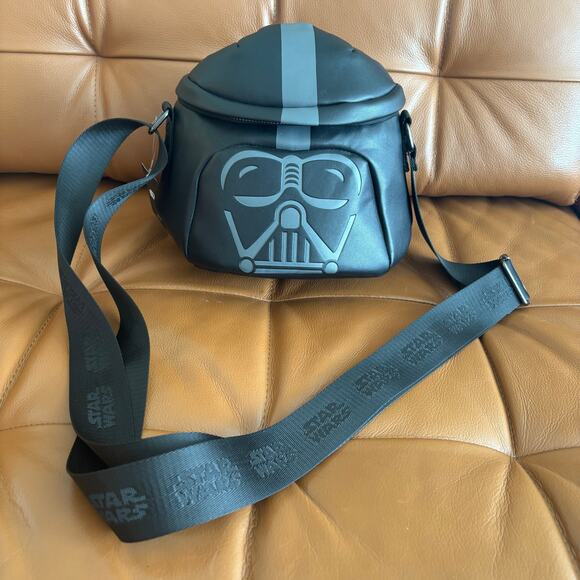 NWT Star Wars Darth Vader soft shoulder bag/crossbody bag. - Picture 1 of 12